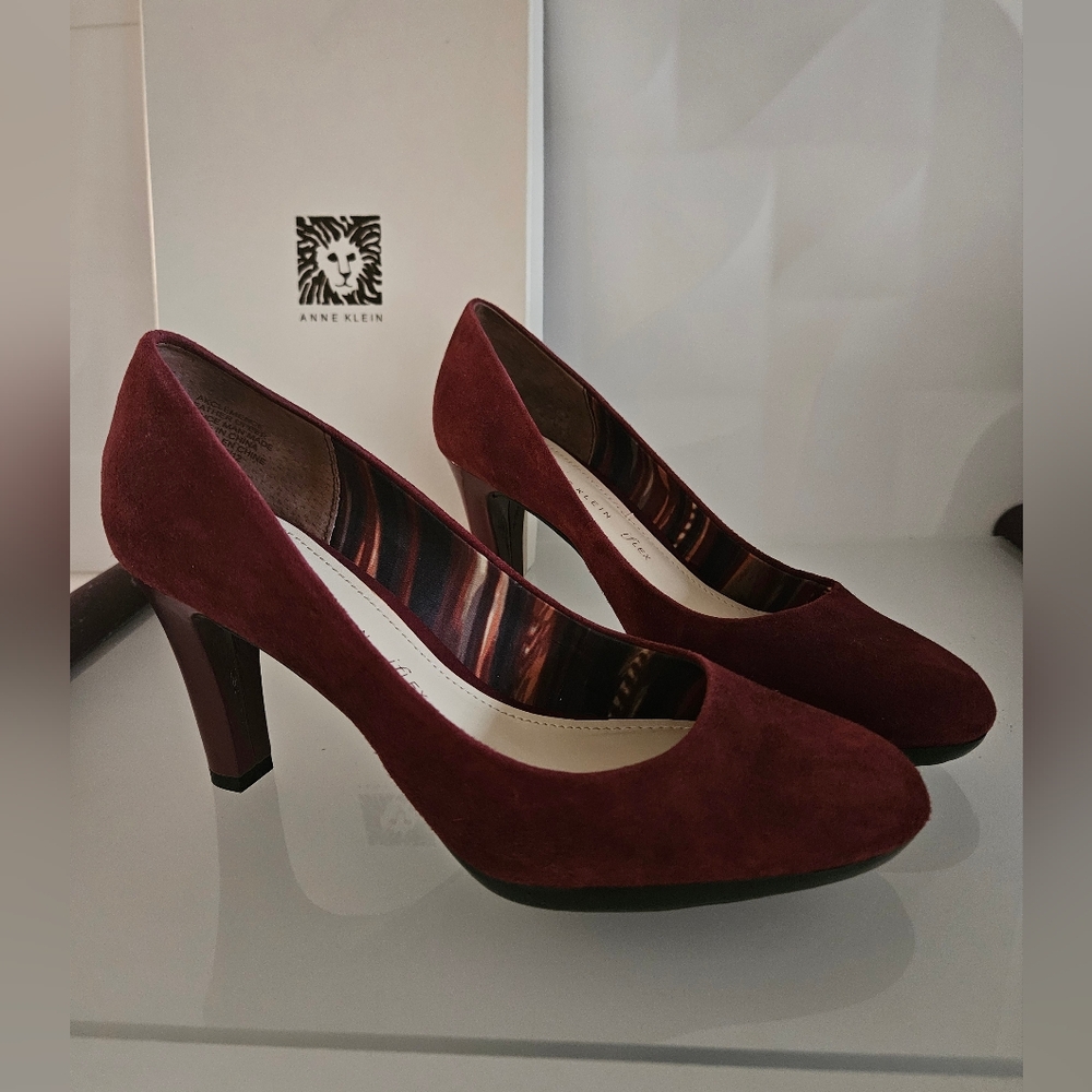 AK Anne Klein Suede Leather Pumps US 6.5 Burgundy Wine Dark Red